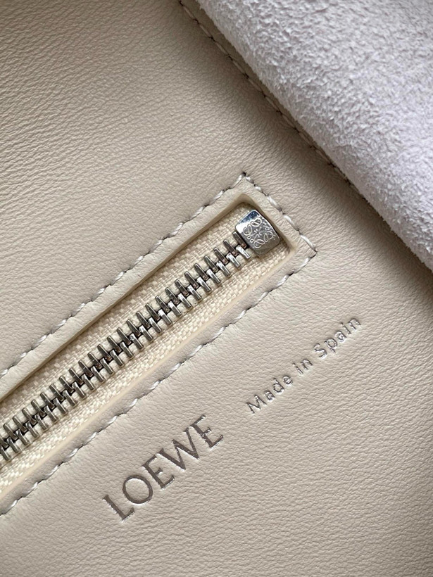 کیف زنانه برند Loewe