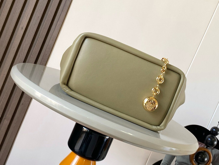 کیف زنانه برند Loewe