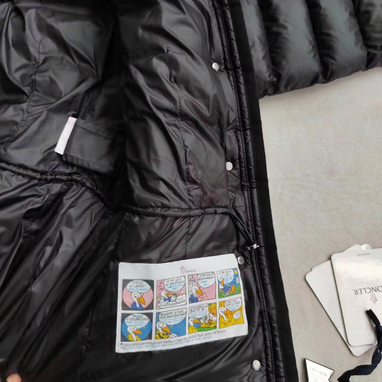 کاپشن بلند زنانه برند Moncler