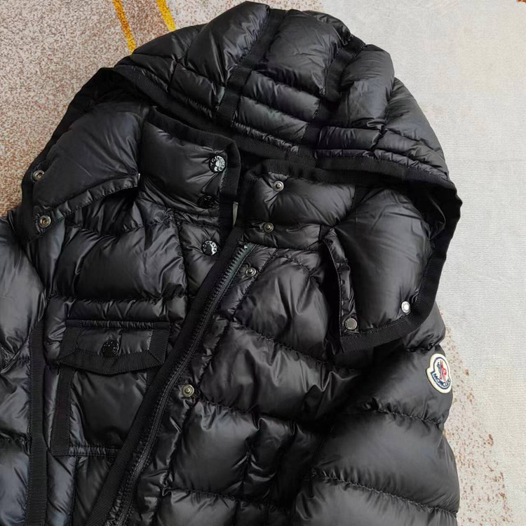 کاپشن بلند زنانه برند Moncler