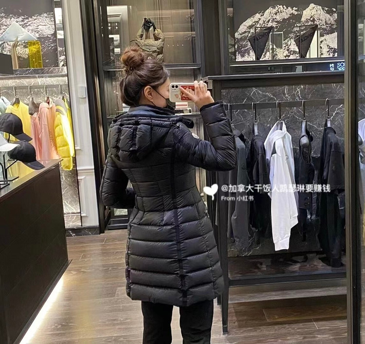 کاپشن بلند زنانه برند Moncler