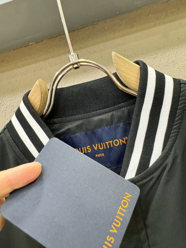 بامبر جکت برند Louis Vuitton