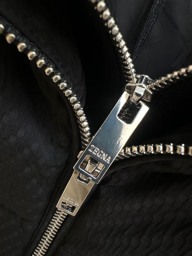 کاپشن برند Zegna