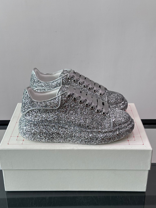 اسنیکر برند Alexander McQueen
