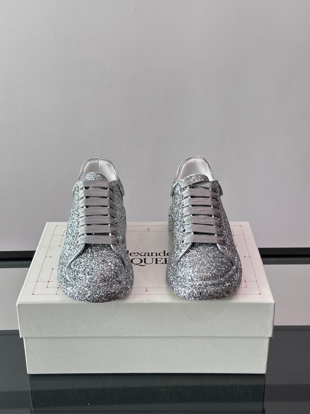اسنیکر برند Alexander McQueen