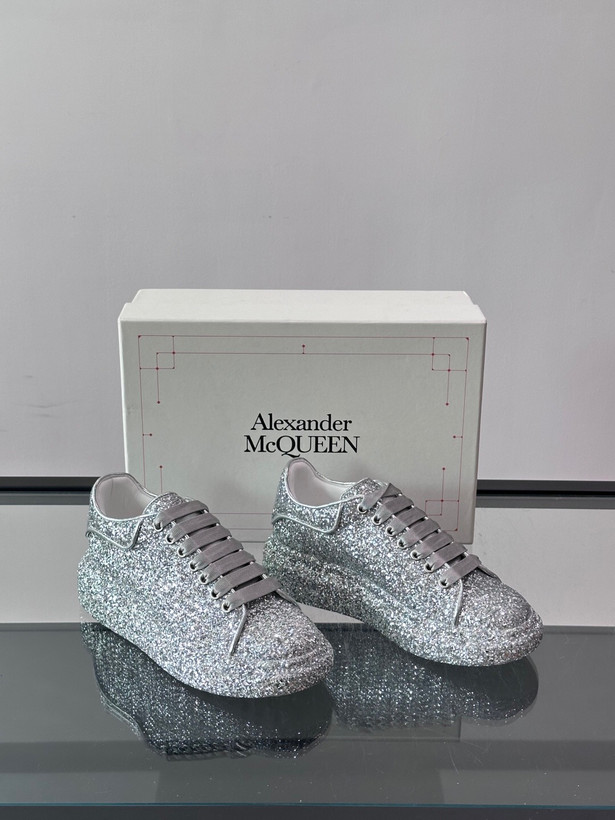اسنیکر برند Alexander McQueen