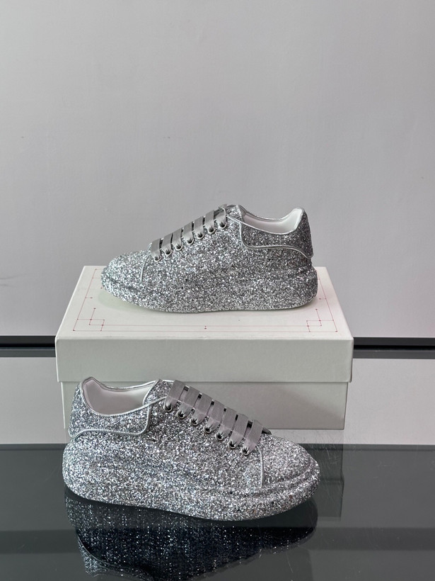 اسنیکر برند Alexander McQueen