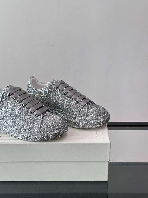 اسنیکر برند Alexander McQueen