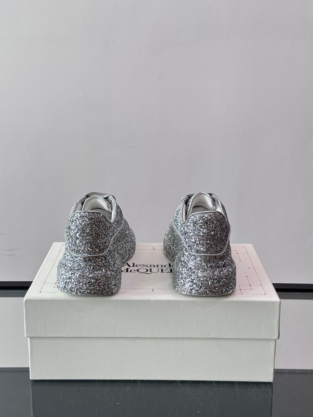 اسنیکر برند Alexander McQueen