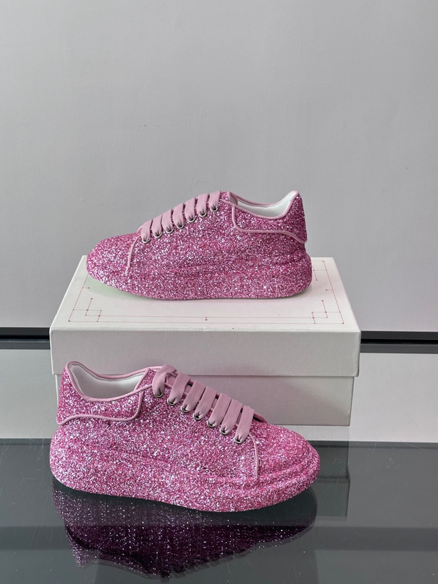 اسنیکر برند Alexander McQueen