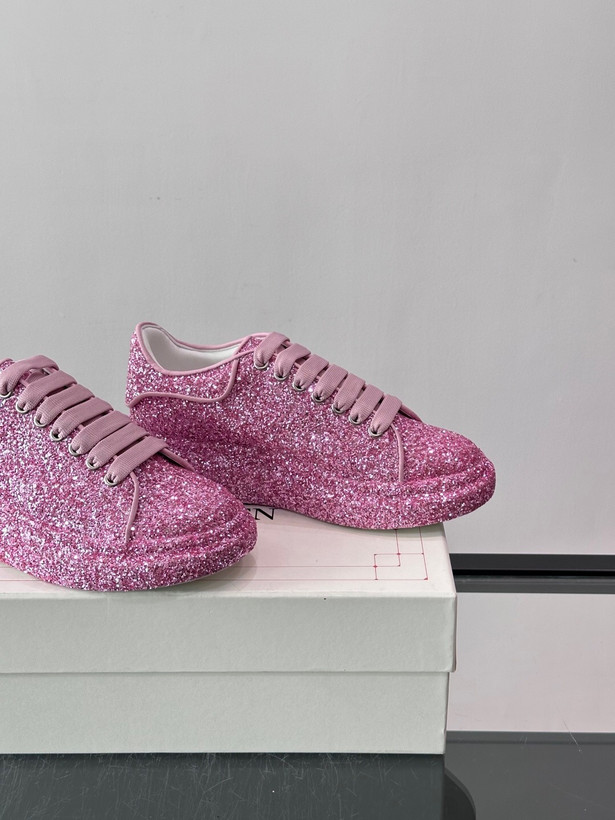 اسنیکر برند Alexander McQueen