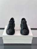 اسنیکر برند Alexander McQueen