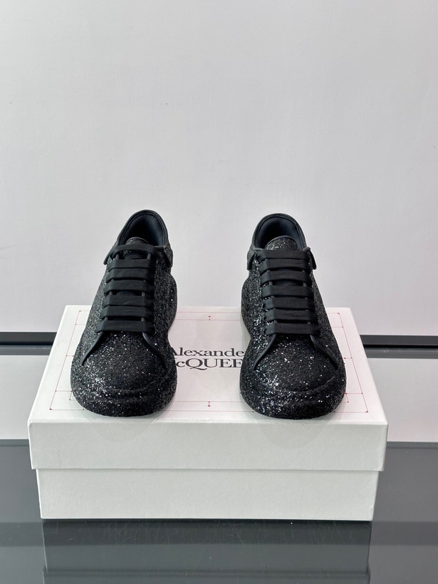 اسنیکر برند Alexander McQueen