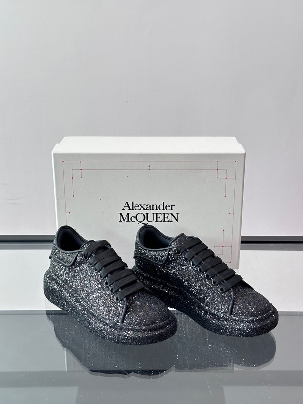 اسنیکر برند Alexander McQueen