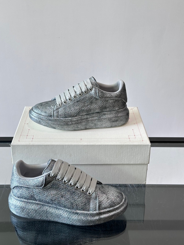 اسنیکر برند Alexander McQueen