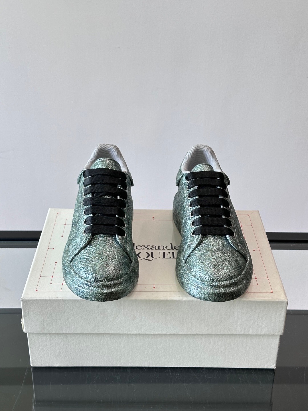 اسنیکر برند Alexander McQueen