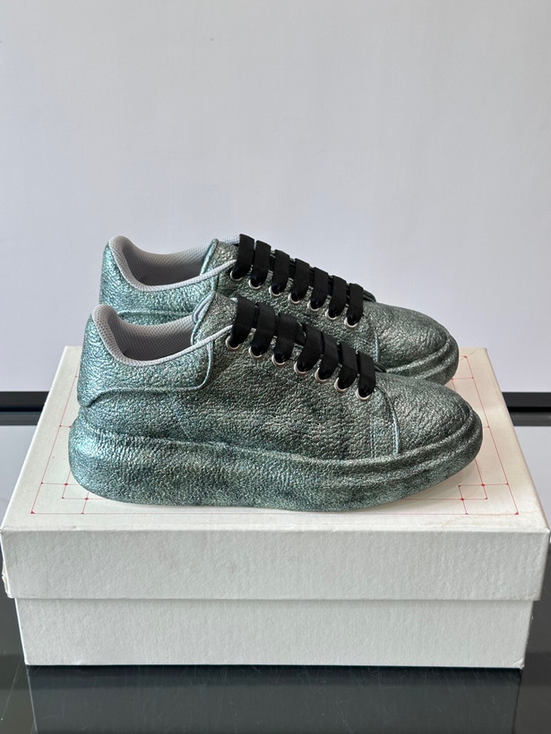 اسنیکر برند Alexander McQueen