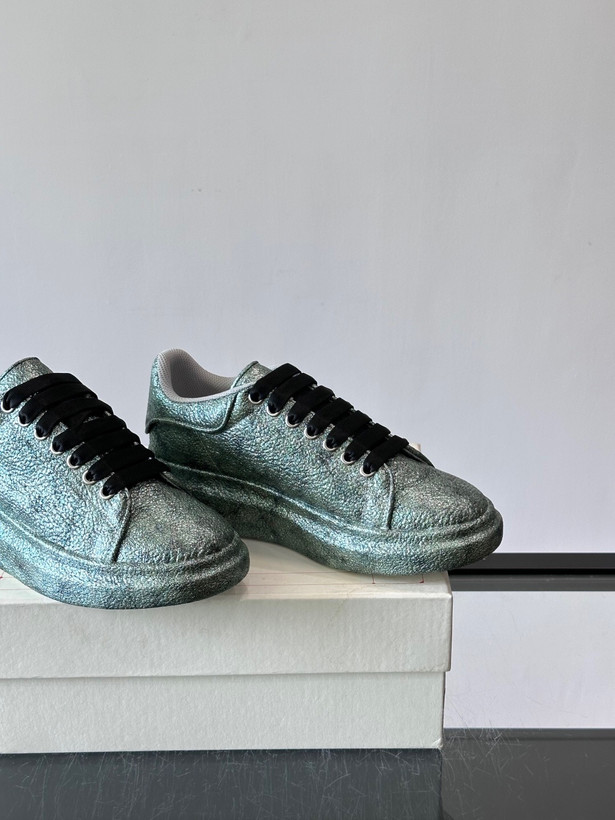 اسنیکر برند Alexander McQueen