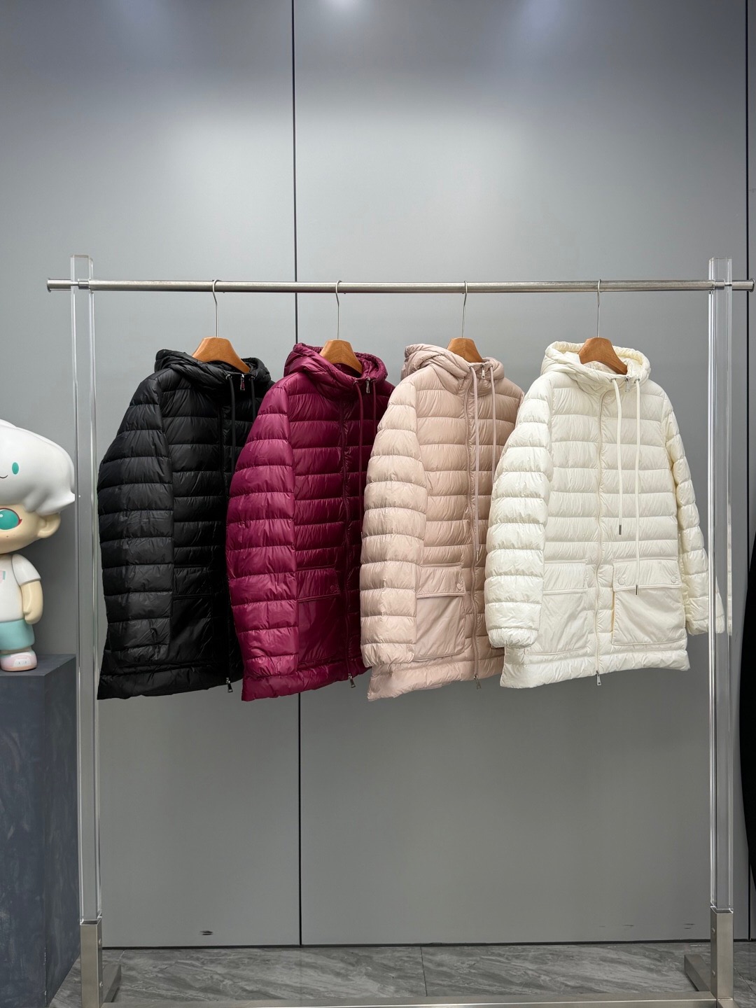 کاپشن زنانه برند Moncler