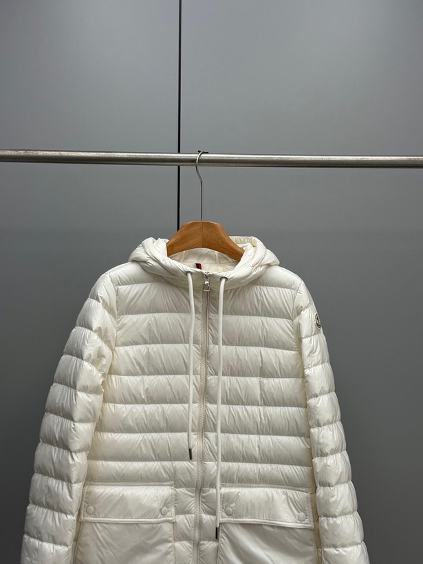 کاپشن زنانه برند Moncler