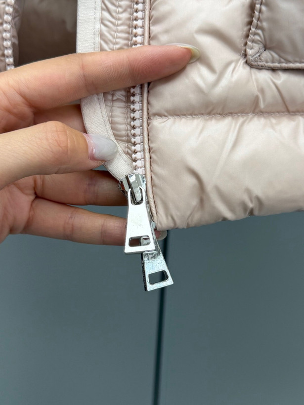 کاپشن زنانه برند Moncler
