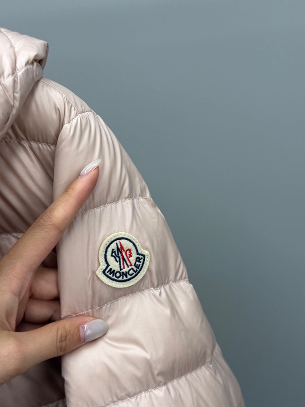 کاپشن زنانه برند Moncler