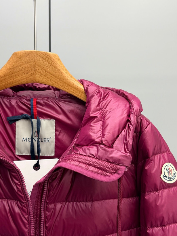 کاپشن زنانه برند Moncler