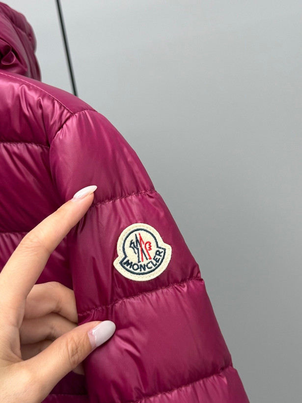کاپشن زنانه برند Moncler