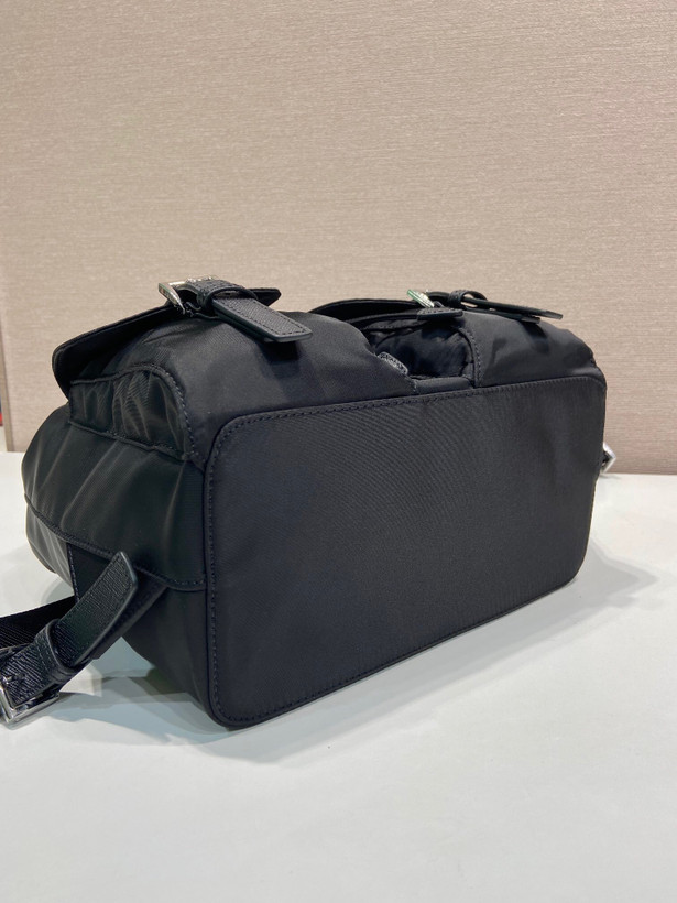 کیف کوله زنانه برند Prada