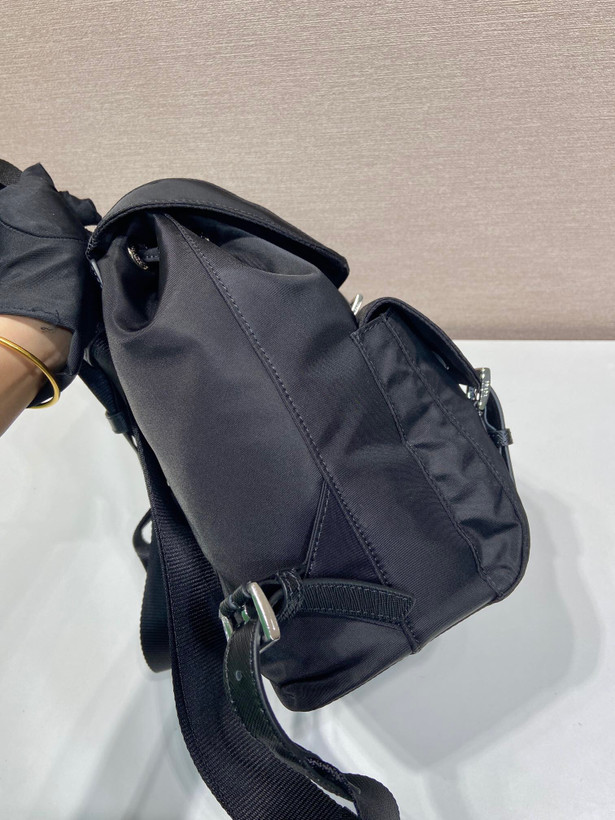 کیف کوله زنانه برند Prada