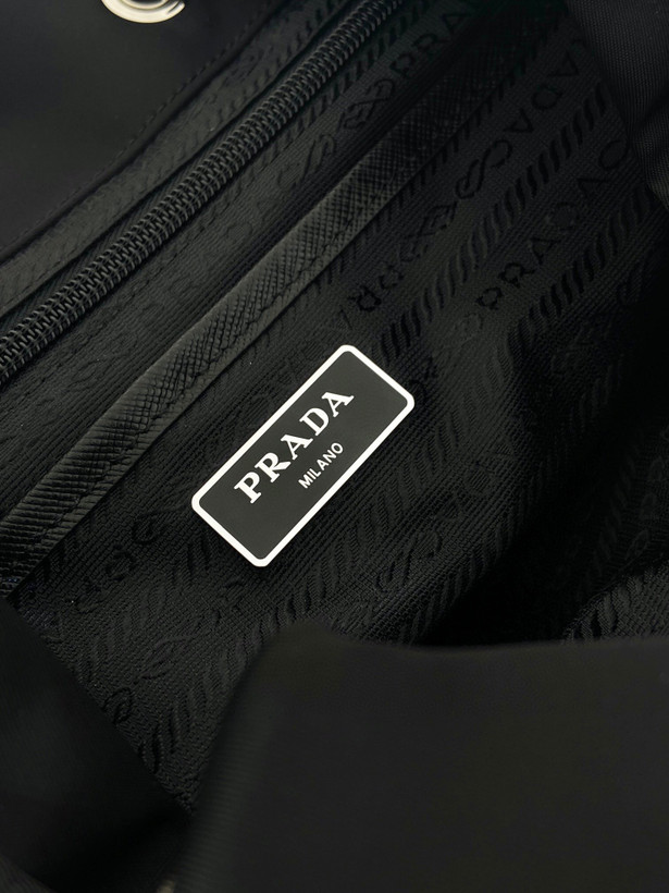کیف کوله زنانه برند Prada