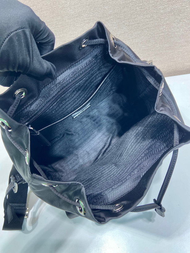 کیف کوله زنانه برند Prada