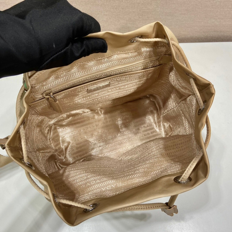 کیف کوله زنانه برند Prada
