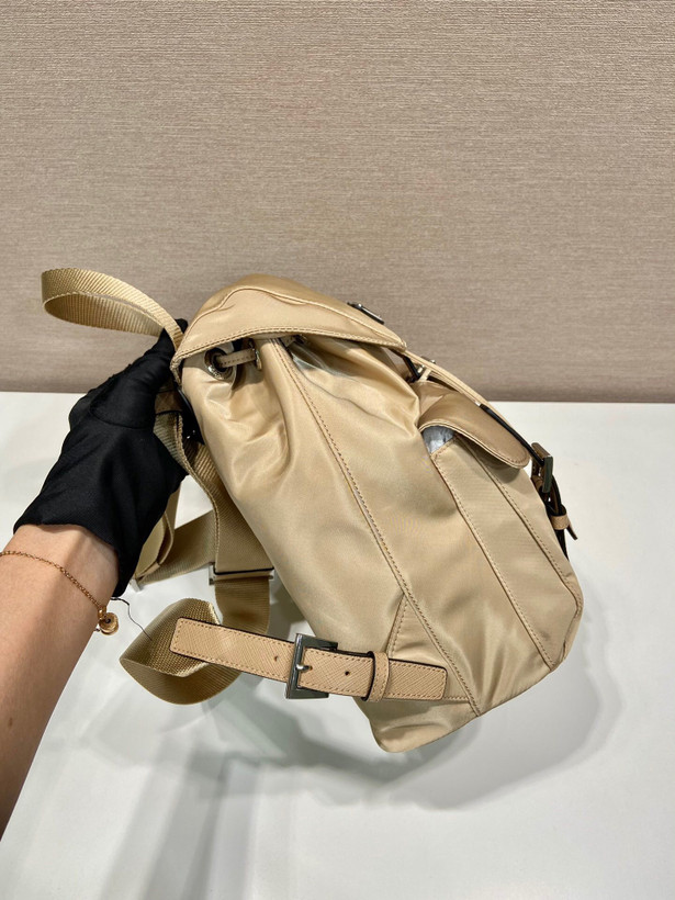 کیف کوله زنانه برند Prada