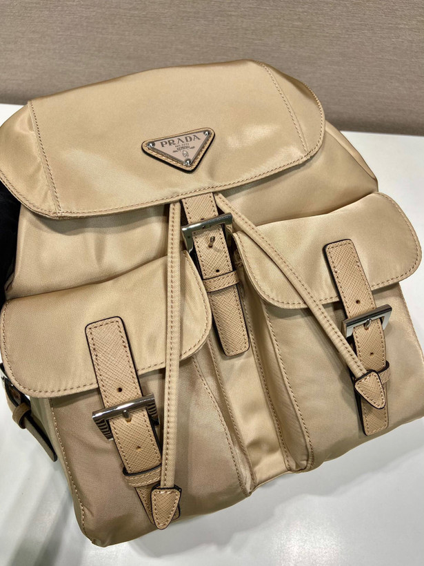 کیف کوله زنانه برند Prada