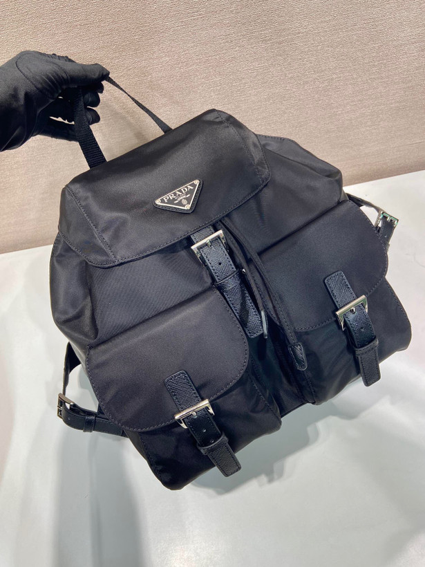 کیف کوله زنانه برند Prada