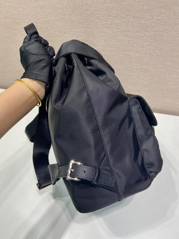 کیف کوله زنانه برند Prada