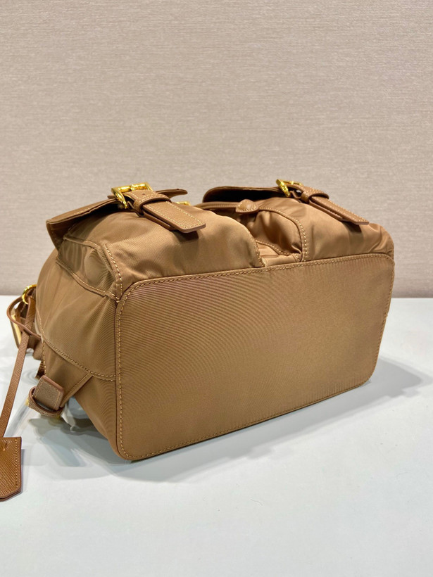 کیف کوله زنانه برند Prada