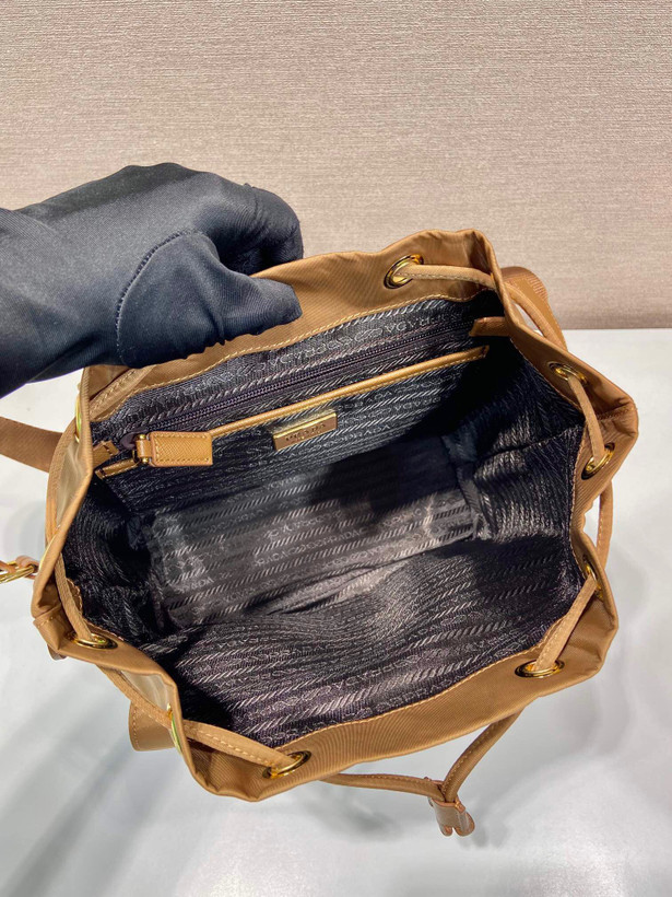 کیف کوله زنانه برند Prada