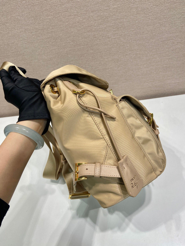 کیف کوله زنانه برند Prada