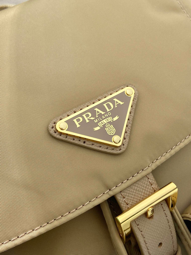 کیف کوله زنانه برند Prada