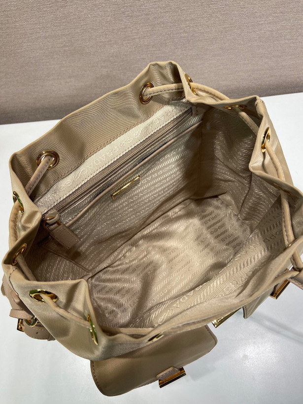 کیف کوله زنانه برند Prada