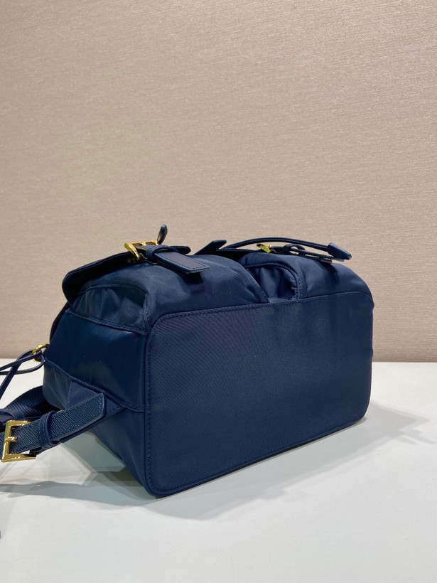 کیف کوله زنانه برند Prada