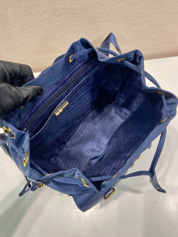 کیف کوله زنانه برند Prada