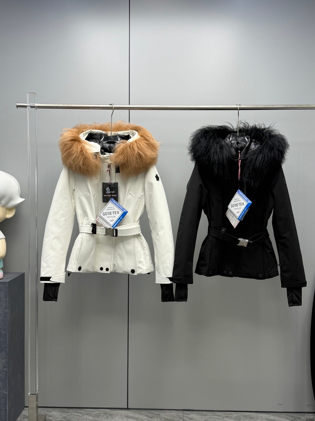 کاپشن زنانه برند Moncler