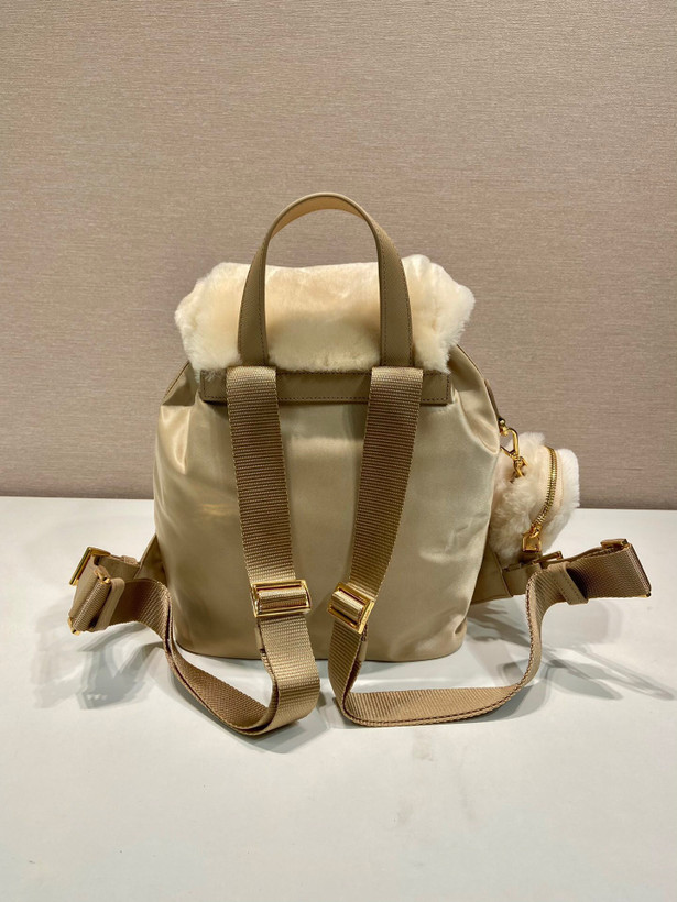 کیف کوله زنانه برند Prada