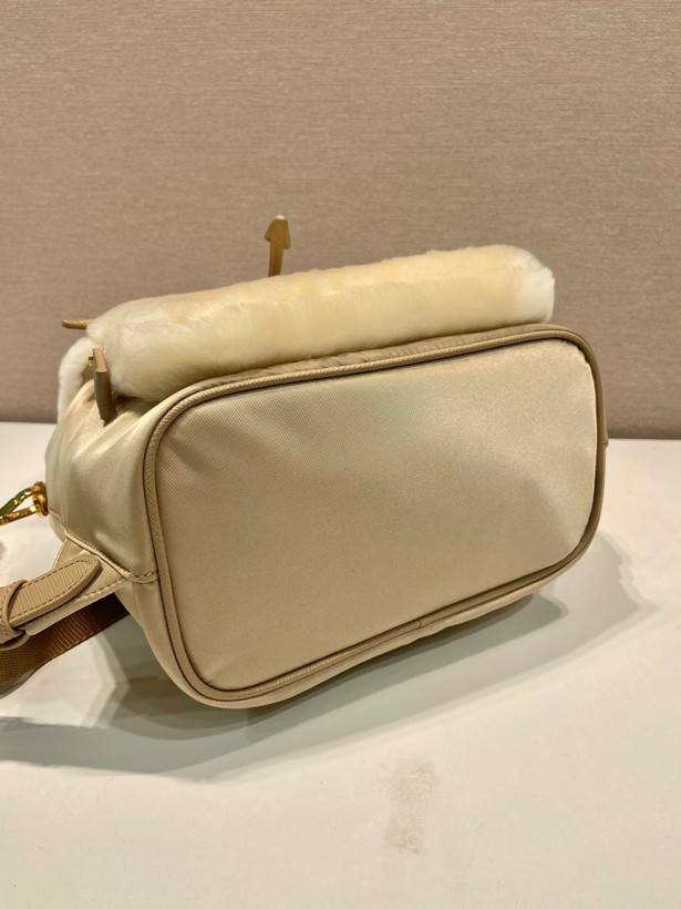 کیف کوله زنانه برند Prada