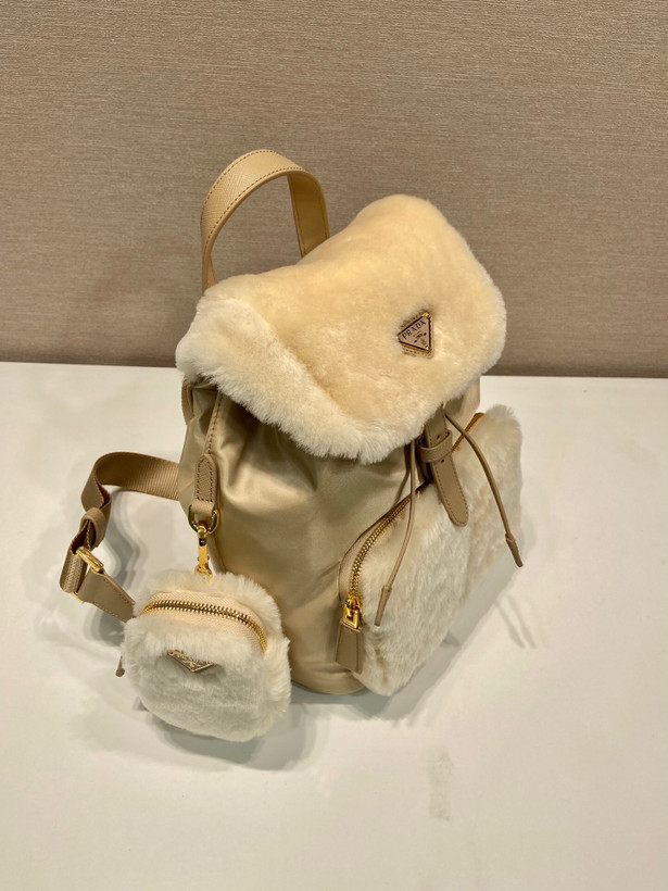 کیف کوله زنانه برند Prada