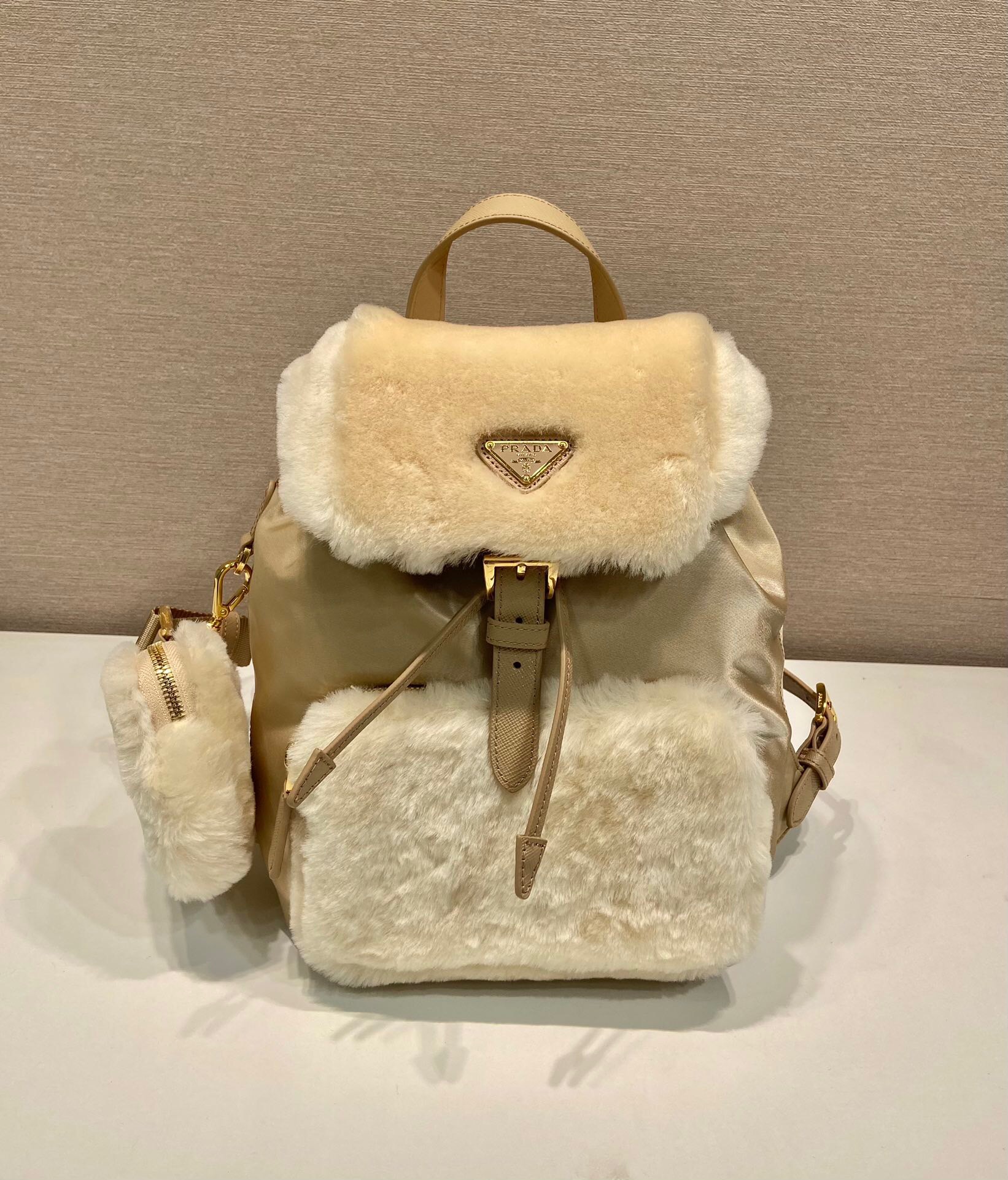کیف کوله زنانه برند Prada
