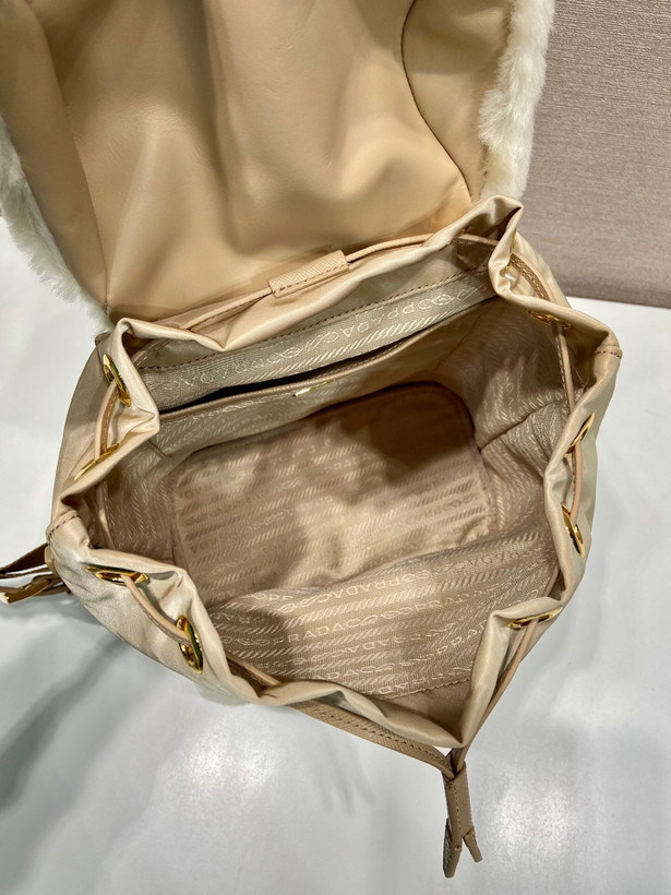 کیف کوله زنانه برند Prada